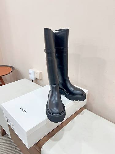 Picture of Celine Shoes Women _SKUfw148679541fw